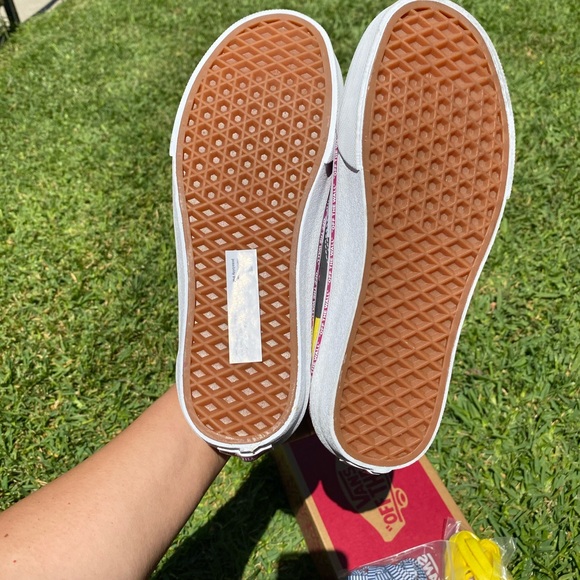 VANS - Picture 3 of 3